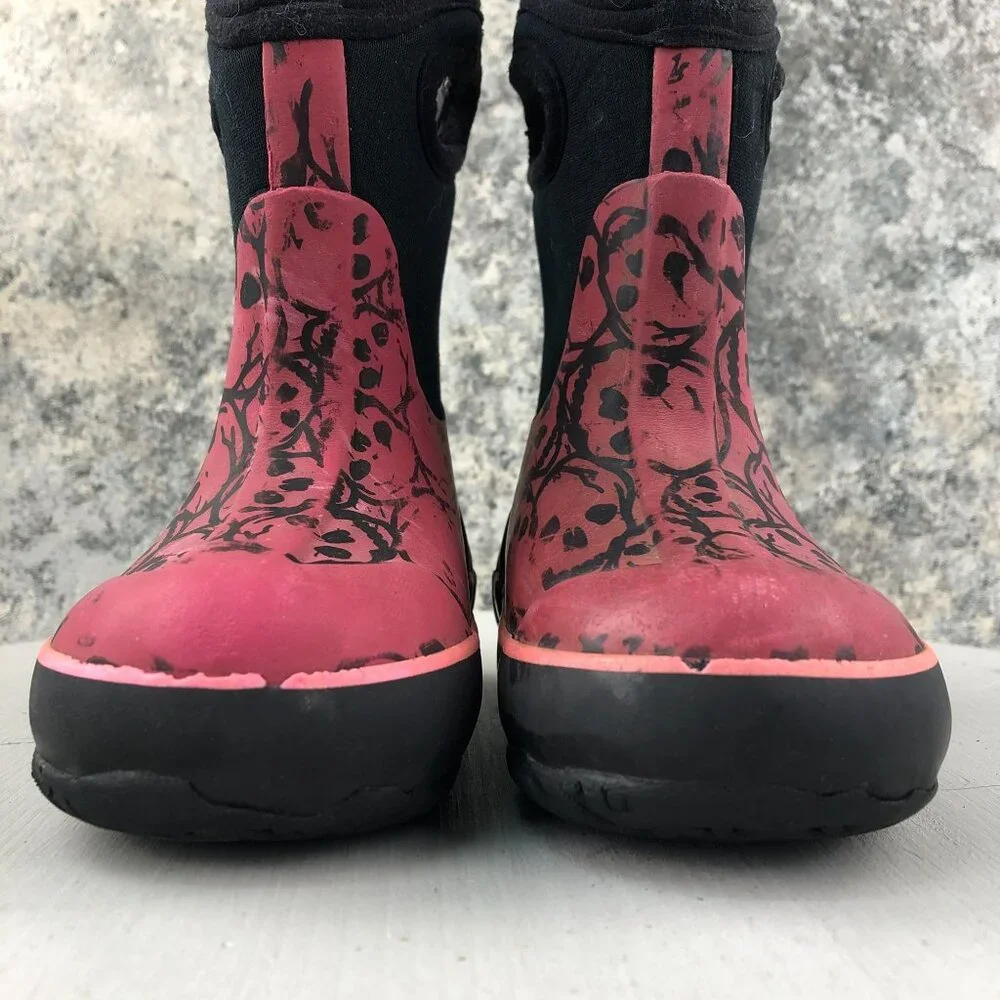 Bogs Infants Size 7 Classic Skulls Red Black Closed Toe PullOn Winter Boots FAIR